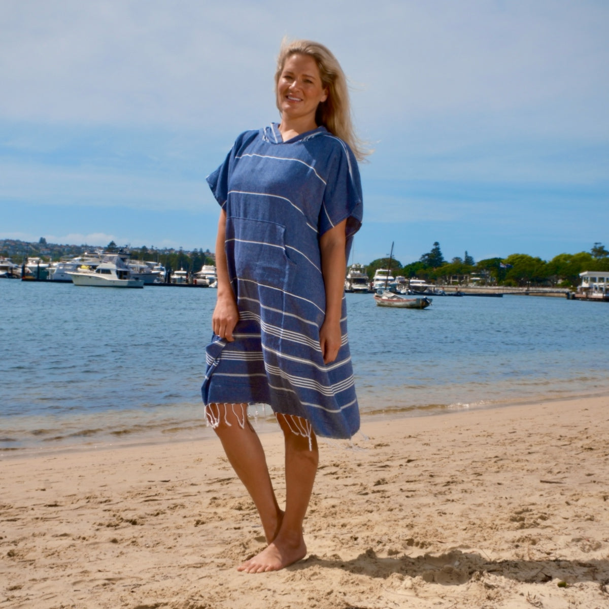 Adult Hooded Beach Towel in Blue and White – Quick-Dry Swim Poncho for Swimming & Surfing