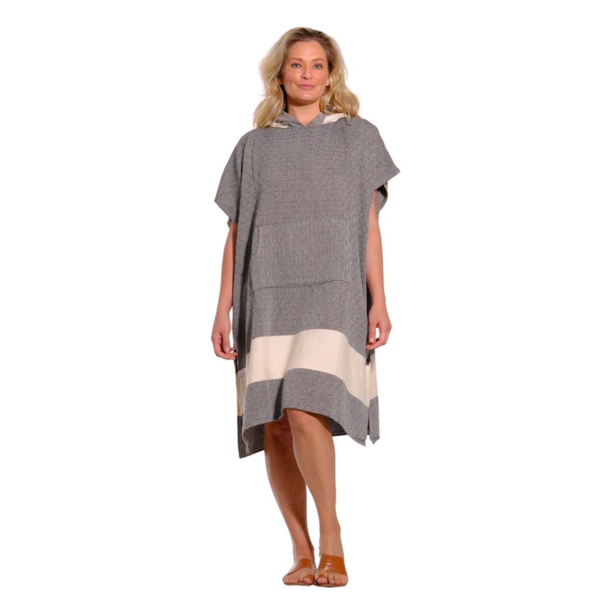 Adult Hooded Beach Towel in Black and White – Quick-Dry Swim Poncho for Swimming & Surfing